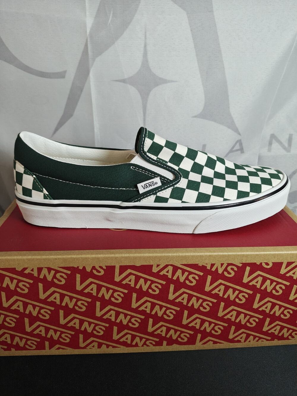VANS Unisex 9 / 10.5 Classic Slip On Color Theory Checkerboard VN000EACEME NIB